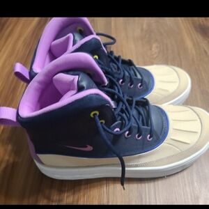 Nike ACG Woodside 2 High Boots Sanddrift Obsidian boys 7Y NEW!